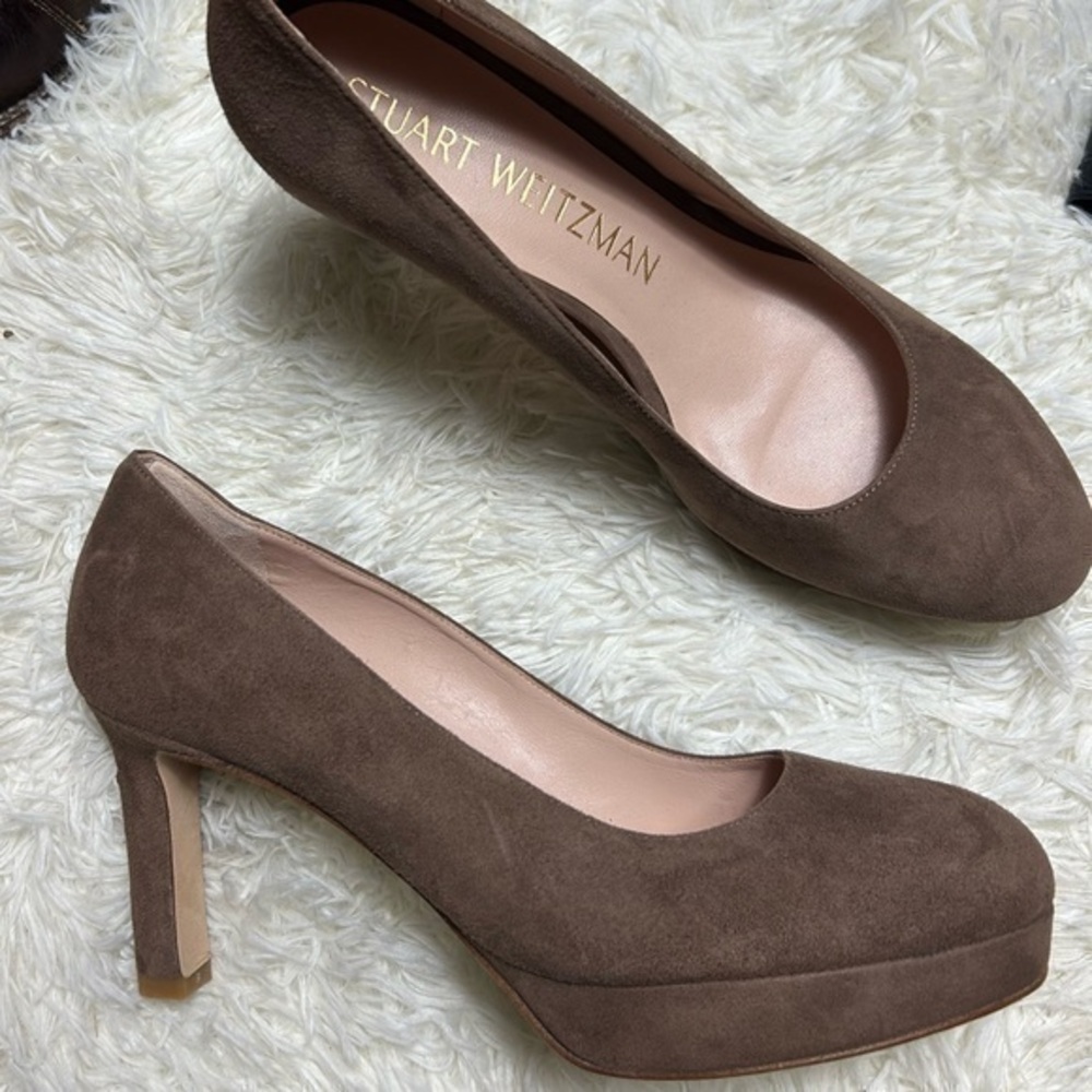 Stuart Weitzman Larsa suede pumps